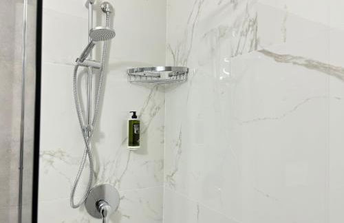 Your Home, easy walk to the beach - Foto 7