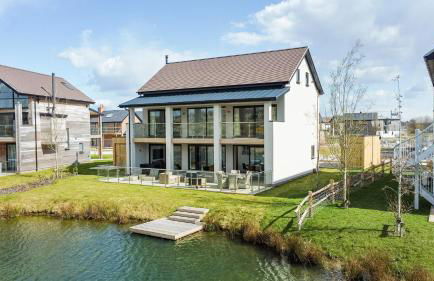 Lakeside property with spa access on a nature reserve Overton Island 11 OI11 - Photo 1