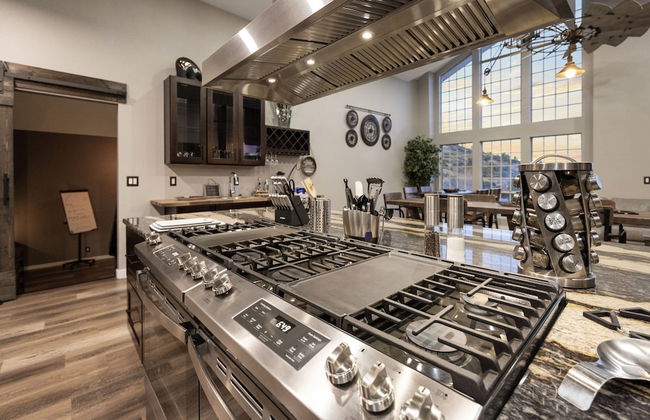 New Luxury Prescott Lynx B B 4k ft2 Sleeps 22 - Photo 38