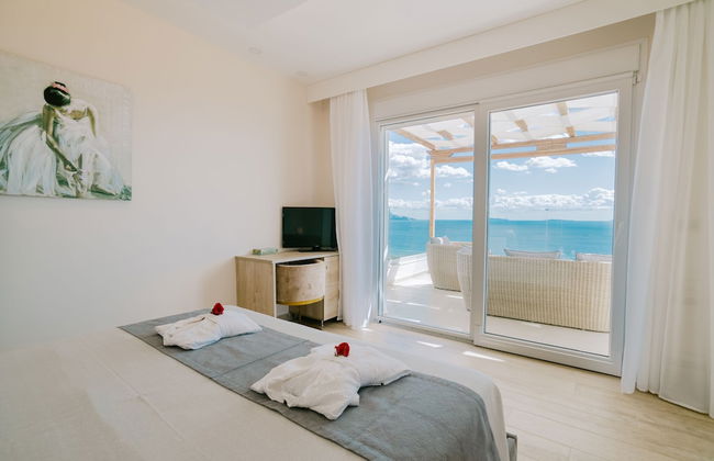 The Three Graces - Photo 8