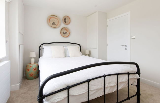 Mariners Stylish Beachside Getaway With Sea Views - Photo 74