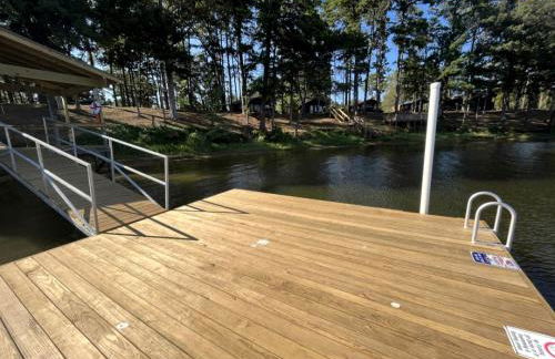 Peaceful Lakefront Tiny Cabin Nestled in the Sabine National Forest for a Romantic Escape in Hemphill, Texas - Foto 25