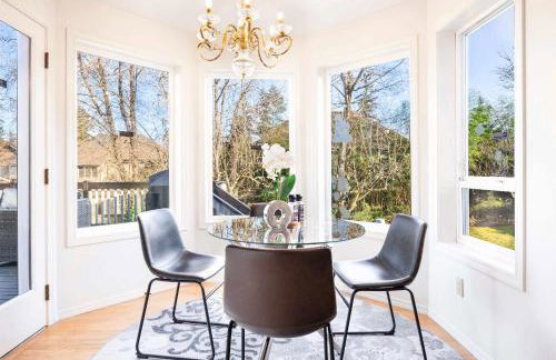 Brier 5BR Retreat w Pool Table Deck Central AC - Foto 18