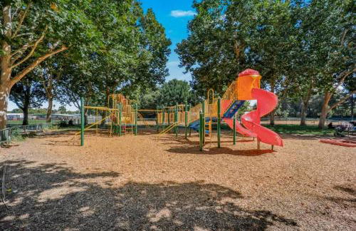 601-Lavish Family Home w AC & Patio near Meta & Stanford - Foto 68