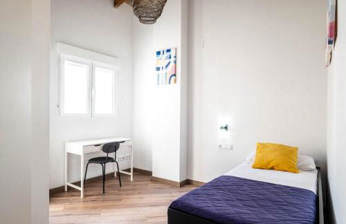 BrightHouse with Warm and Friendly Vibes - Photo 23