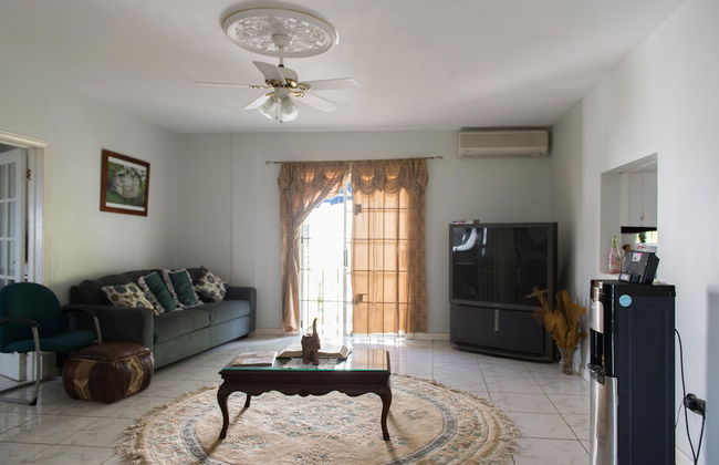 The Royal Kensington Villa - Photo 11