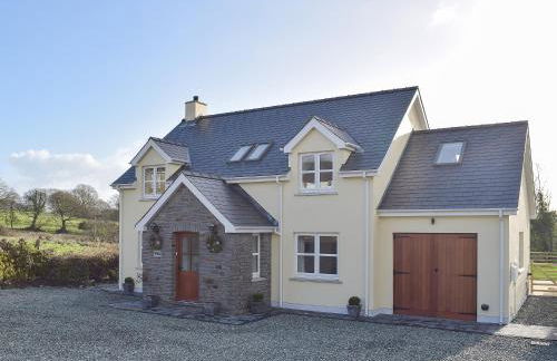 Ivy Bush Cottage - Photo 2