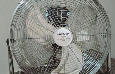 CASA - localizada no centro de Campo Grande - 2 quartos com ar e garagem para 2 carros - Foto 8