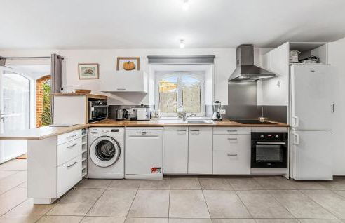 Gorgeous Home In Saint-Méloir-Des-Ondes - Foto 9