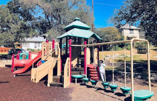 Quiet neighborhood steps away from Downtown stores - Foto 34