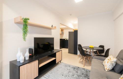 Localização Central! A 450 metros da Vila Germânica Loft com Piscina, Ar-Condicionado, Wi-Fi, Cozinha completa, Garagem Privativa, Espaço Zen, Academia, Sauna, e Mercadinho 24h - Foto 10