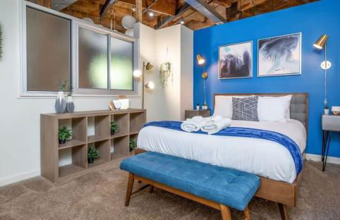 100 Year-Old Historic Brick 2BR Loft & Large Patio & Hammocks & High Ceiling - Foto 47