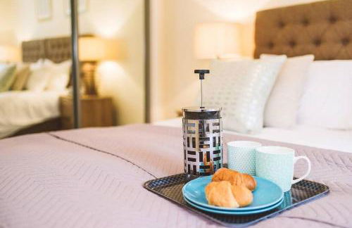 ! LARGE ! Apartment Central Leatherhead Sleeps 6! - Foto 3