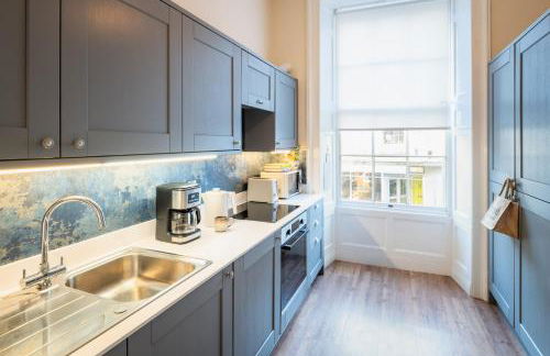 Stylish Retreat in Central Lyme Regis Sleeps 2 plus one - Photo 10