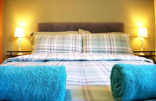 Hill View 2 bedroom free parking - Photo 34