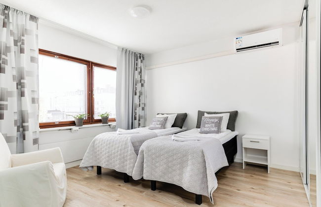 Santa's Holiday Homes - Photo 7