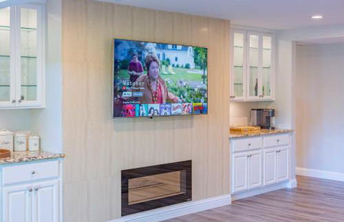 Luxury Pool Home in Glendora Foothills Retreat - Photo 22