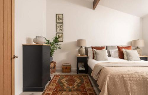 Goodwood - Modern Stay in Cotswolds with Hot Tub - Foto 2