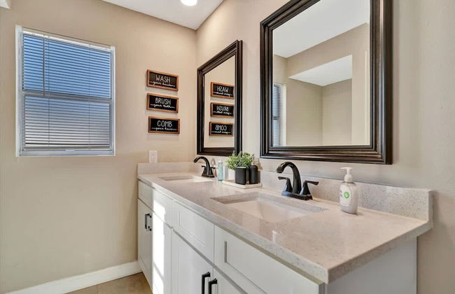 Heated Pool 3b 2b Home 10 Mins to Beach - Photo 20