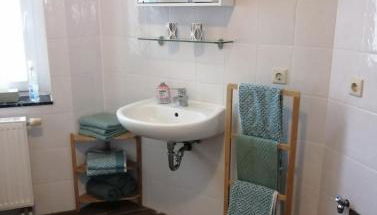 Neu eingerichtete Altbauwohnung mit Herz - Foto 4