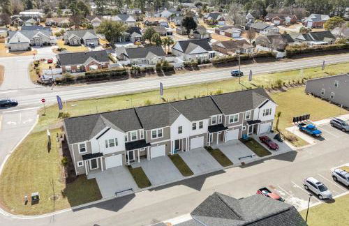 Little River 3BR Villa with Outdoor Movies & Fire Pit, Indoor Fire Place, Arcades, & Beach! - Foto 49