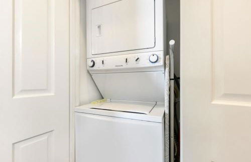 Private 2BR in Uptown by Hosteeva - Foto 18