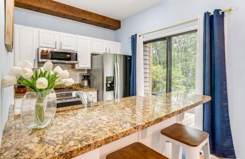 Walk to Slopes Wintergreen Resort Condo with Pool - Foto 7