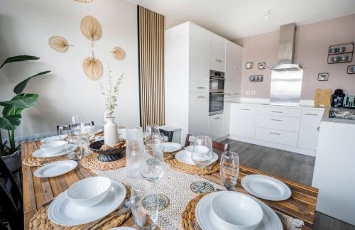 Leeds 4-bed house - hot tub, parking & games - Foto 36