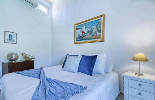 Golfinhos - MAGNIFICENT & SPACIOUS 5 BEDROOM VILLA - Foto 46