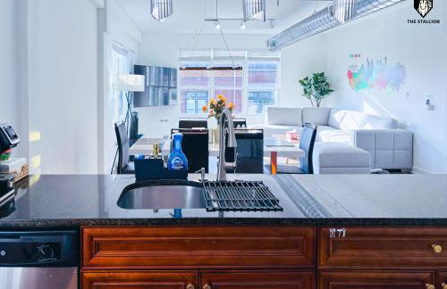 The Stallion #310 - Walk to Museums - Premium Loft with gated parking - Foto 15