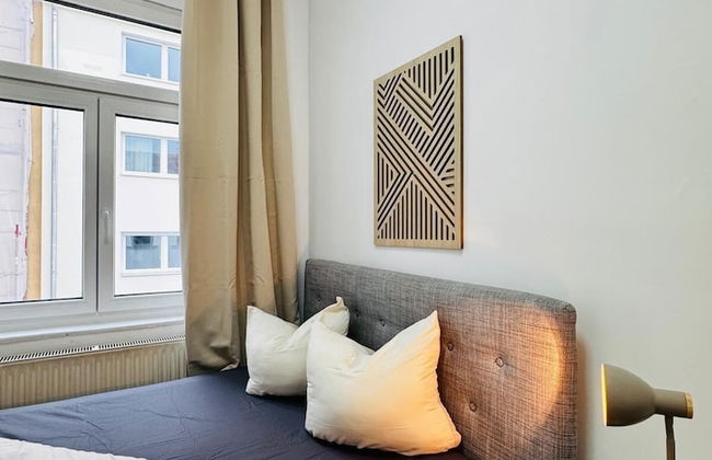 Comfy 4BR 10 Min Transport to Stadthalle - Photo 3