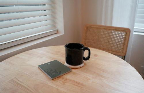 Cozy 1BR Tiny Home near Downtown and NB Rivers - Photo 3