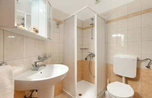 Faszinierendes Ferienhaus mit Privatpool, Volleyballfeld, Fussballplatz, Trampolin beim bekannten Radweg Parenzana - Foto 22