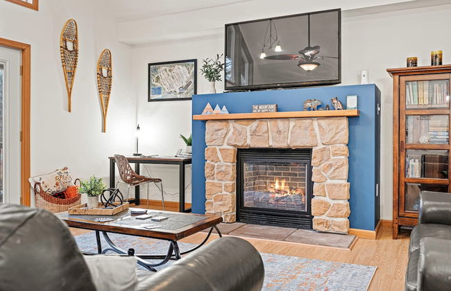 Mews Mountain House by Avantstay Walk to Beach Hot Tub Game Room - Foto 10