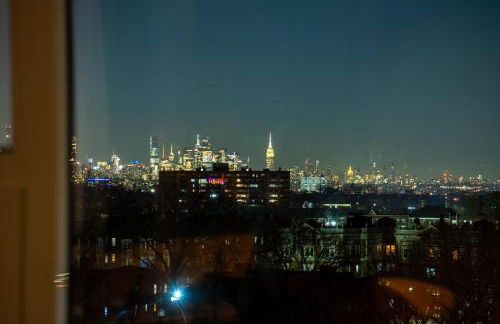 Bright and Bold Escape with NYC Views and Free Parking, Sleeps 9 and 2 Baths - Foto 45