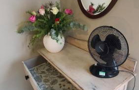 Druids Cottage a cosy 2 bedroom Cottage within a 5 minute drive from Cannock town centre - Foto 25