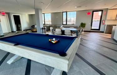 Peaceful Quiet Spacious New Modern Penthouse 3-Bedroom Apartment with a Balcony - Foto 17