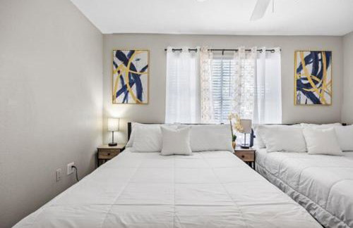 2BR Modern Hideaway near Downtown, Gated, Pool - Foto 20