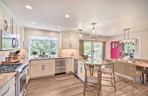 Chic Lake House with Furnished Deck and Hot Tub! - Foto 12