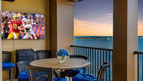 Lakefront Horseshoe Bay Resort Shared Pool Dock - Photo 4
