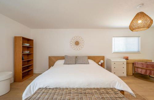 Newly remodeled home w pool & private back yard - Foto 31