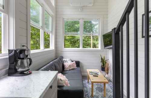 Riverside Tiny House with hot tub near Stowe - Foto 7