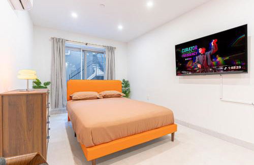 Bright Studio Duplex with Private Backyard - Foto 24