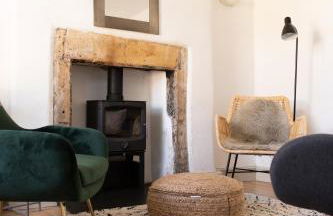 Charming 2BD Cottage wIth beautiful views nr Bath - Photo 1