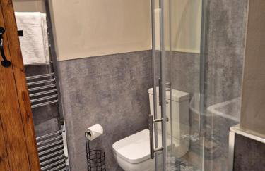 Charming 1 bed Peak District Barn Conversion - Photo 12