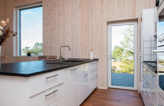 10 Person Holiday Home in Allingabro - Photo 4