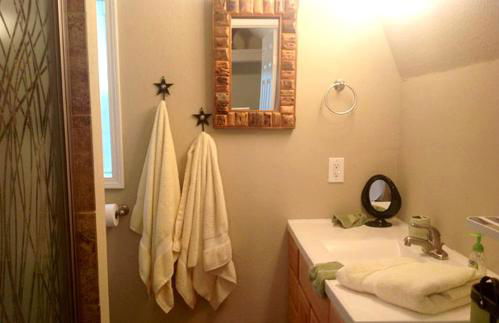 Simple and Cozy Cabin Rental on Private Ranch Retreat near Austin, Texas - Foto 4