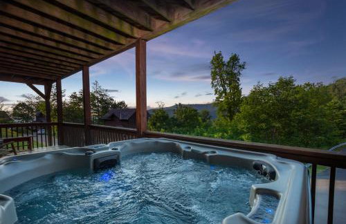 Whiskey Hills - Newly Remodeled Luxury Cabin with Hot Tub, Incredible Views close to Asheville, walk to Hatley Pointe & Ski! - Foto 5