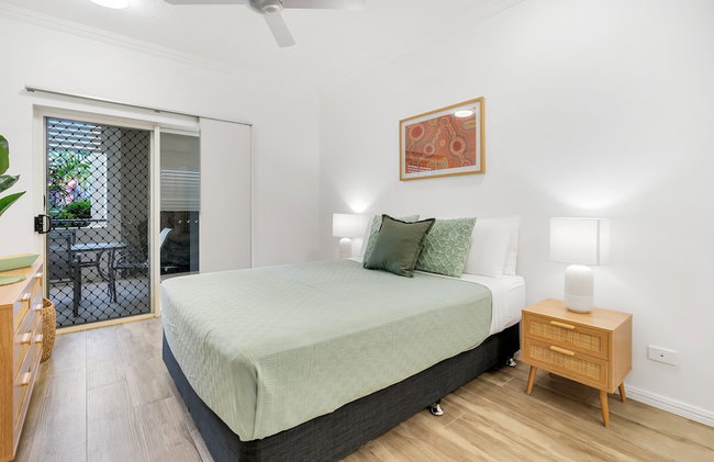 Spacious 3-beds w Direct Access to Pool - Photo 3
