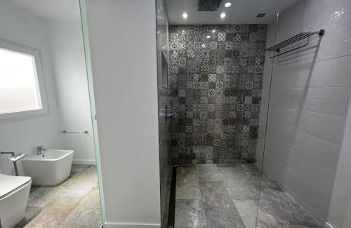 Villa Oasis entre Viñedos cerca de Barcelona con A A y piscina climatizada - Foto 34